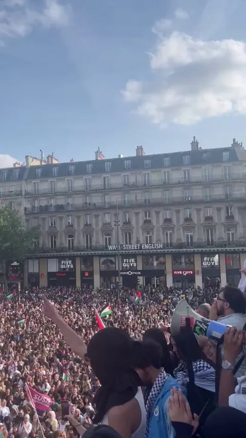 Vue d'ensemble de la manifestation en soutien à la population de Gaza et à la freedom flotilla ce jour Place de la République (Paris, 09/06/25, via Ilan Gabet sur x)