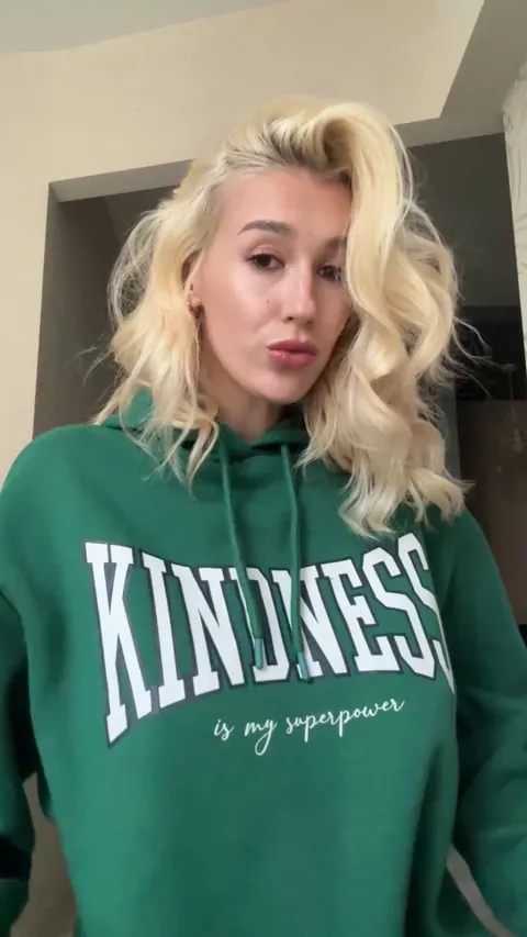 I enjoy teasing you with my breasts [reveal]