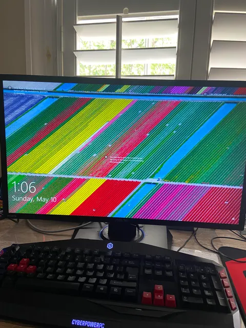 Windows scared me with this lock screen.