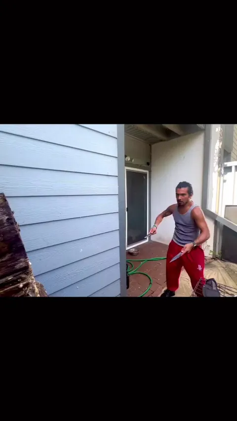 Dude with Incredible Kunai skills