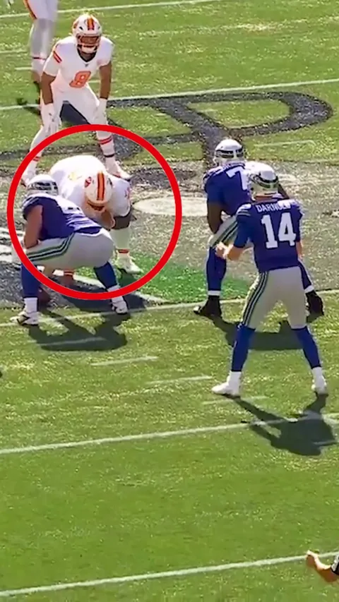 [Highlight] Vita Vea drops into coverage and hits strapped celly