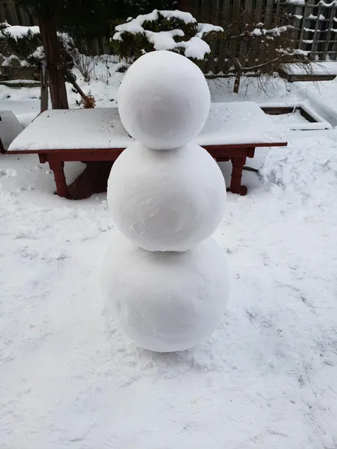 I made a very round snowman