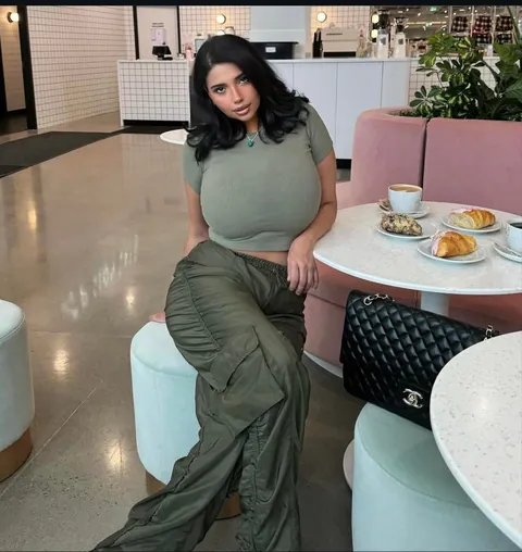 Face of a model, body of a goddess