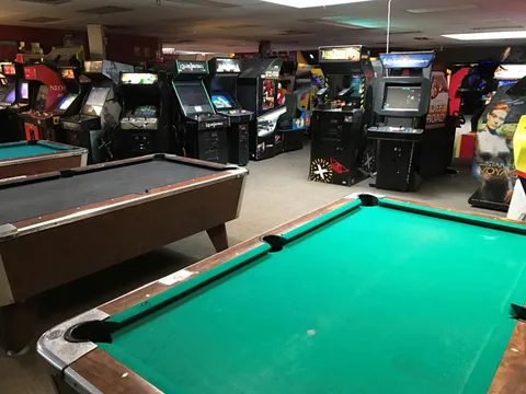 in madison wisconsin there's a classic arcade called 'geek mania', has tons of games and pinball machines. you pay $15 to get in and then all the games are free and you can stay as long as you want. we need to see more places like this.