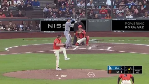 Dodgers Shohei Ohtani hits a 2-run splash hit HR off Giants ace Logan Webb