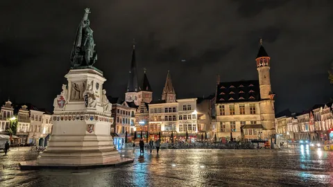 Does anyone else love night time walks in medieval towns?