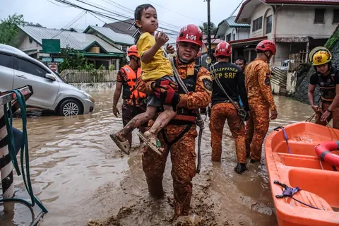 Look: Aftermath of Typhoon Tino in Cebu pics from Sunstar Cebu