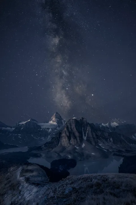Slept at 10,000ft in the Canadian Rockies to wake up at 3am in freezing temps to experience this. I think it was worth it. [OC] [4000x6000]