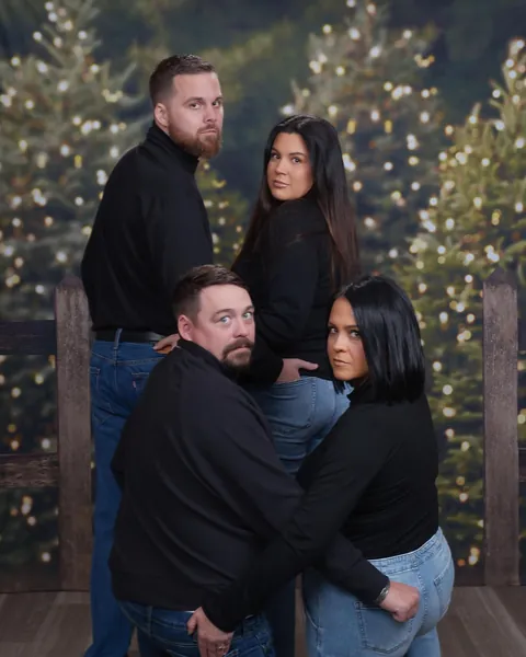 We finally did the awkward sibling photo sesh at JCPenny as a gift to our parents. 10/10 Recommend 🫶