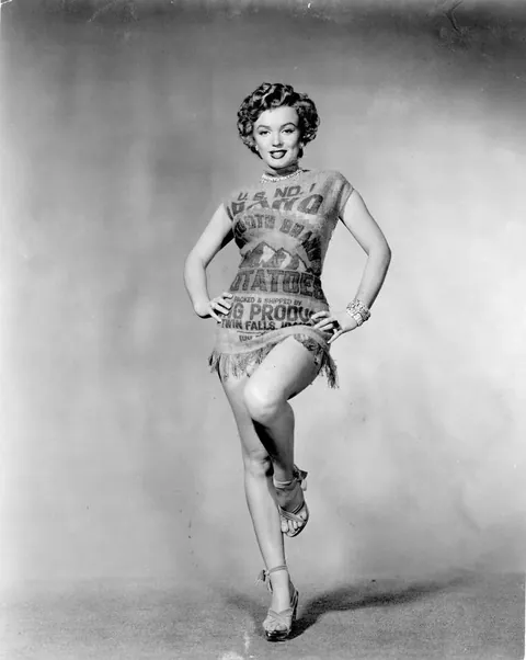 A columnist wrote that Marilyn Monroe would have looked “far, far better” in a potato sack than the dress she wore to a party, so she posed in a potato sack