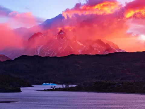 Sunrise over Grey Glacier Lake, Torres del Paine, Chile [OC] [3663×2747]