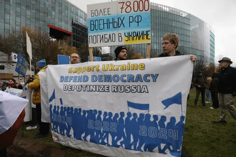 Photos from the Russian anti-war opposition march in Berlin today.