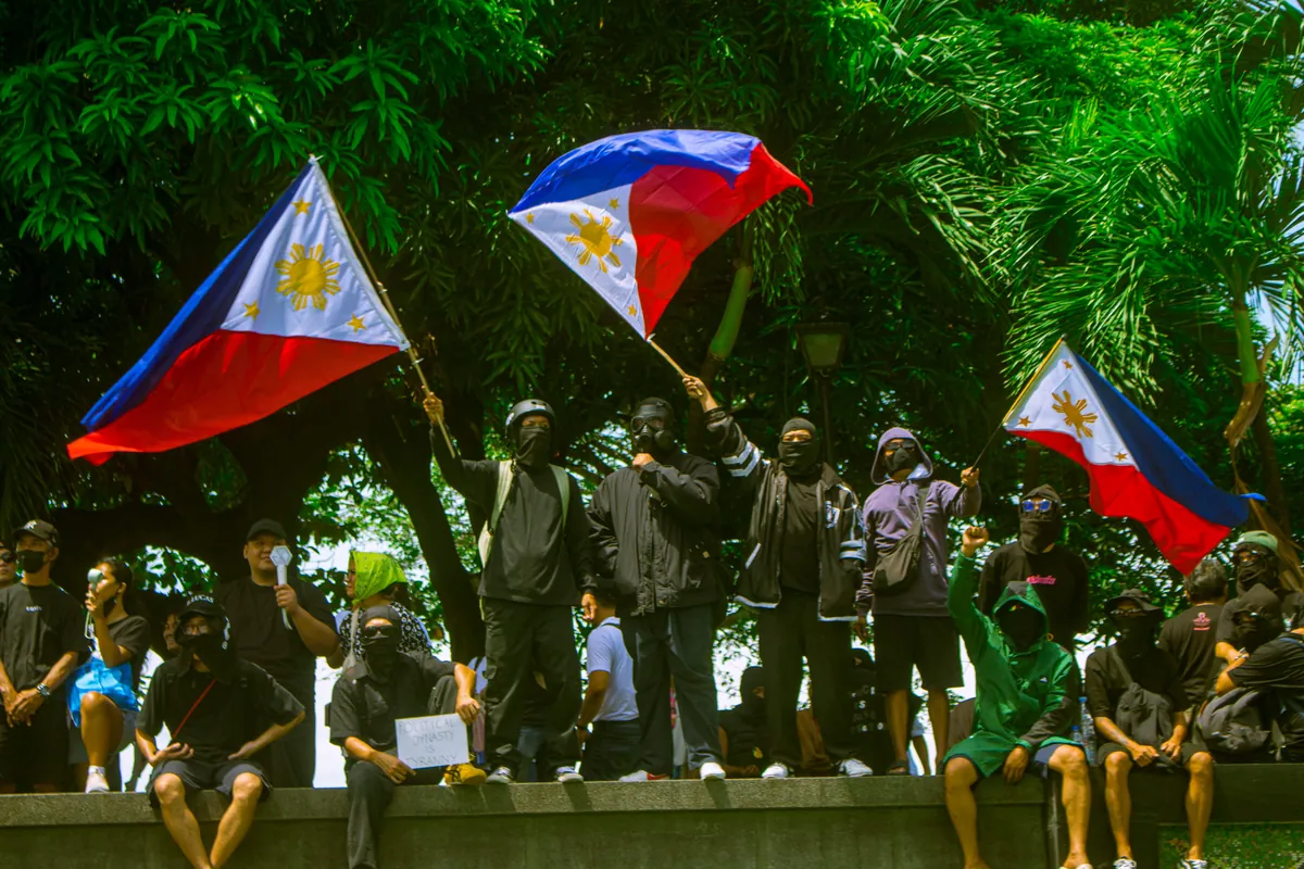 Some of the photos na napitik ko during Yung Lonita Rally and Ayala Bridge Riot (oc)