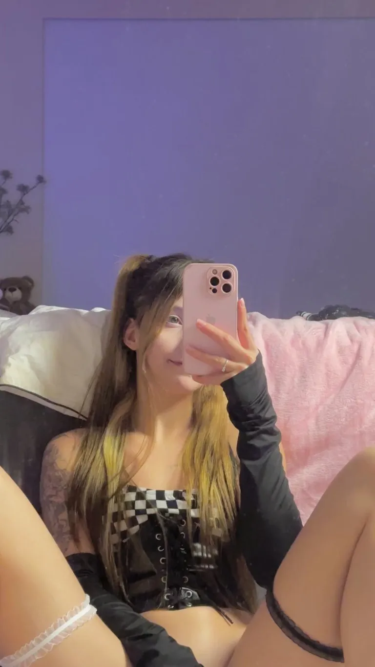 Touch me with your eyes first 👀