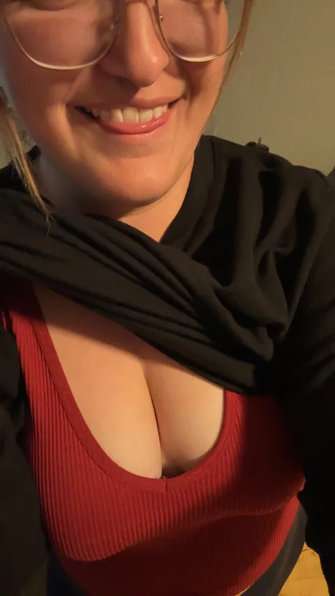 Wanna join me at yoga? 🧘‍♀️