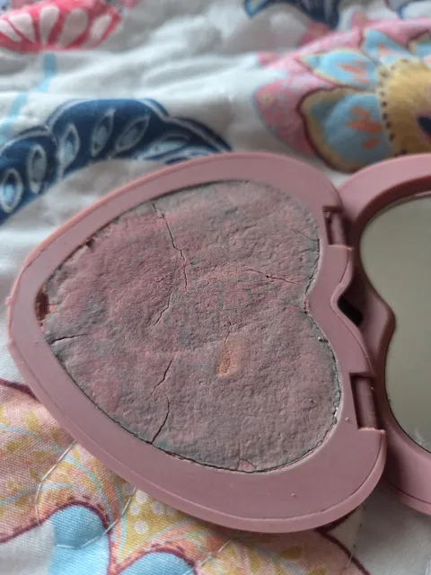 Uh........guys??? Wtf did I do to my blush?! 😬