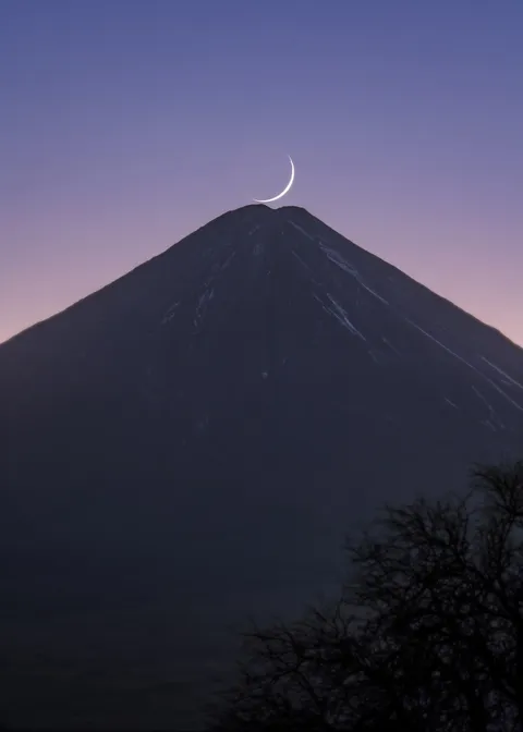 Crescent moonrise over Licancabur Volcano, Chile (OC)