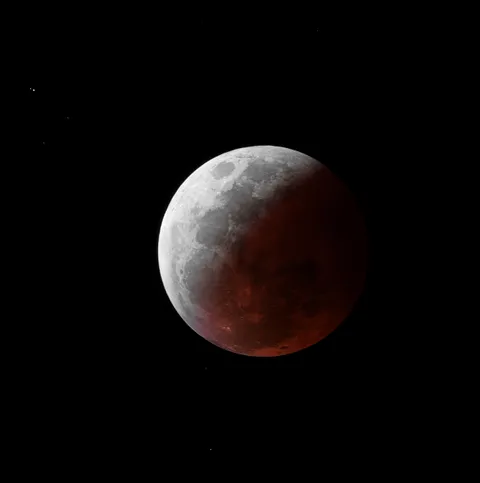 The Umbral Shadow Phase of the Lunar Eclipse