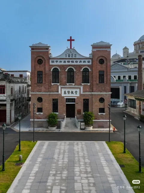 Anyone else here a fan of Nanyang architecture? This is the historic district of Kaiping, China