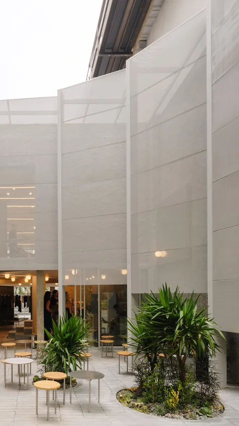 Store With A Gap by Studio Cadena