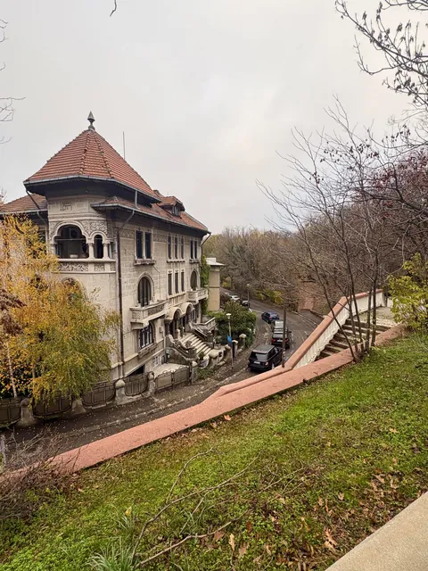 Some sloppy snaps in one of my favorite neighborhoods in Bucharest