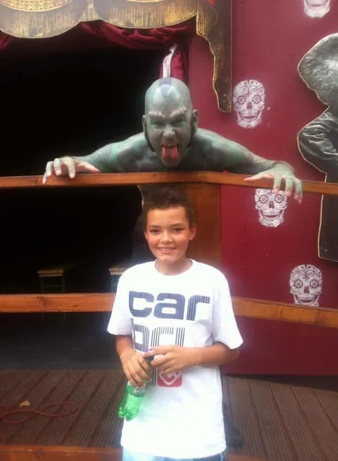 Meeting lizard man 11 years ago in London vs me present day im 23