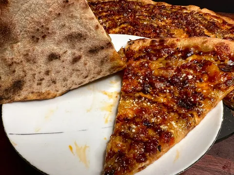 [Homemade] pizza with chunky meat sauce