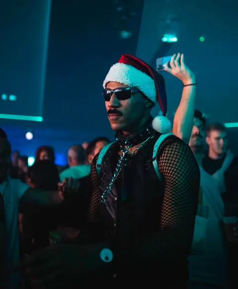 Psychonaut, gay and spending all my free time at raves. What you got?