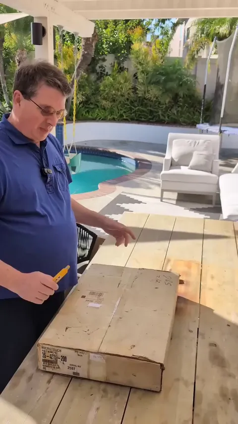 Co-Inventor of the touchscreen unboxes his Original Product