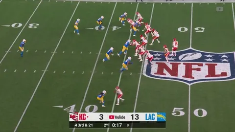 Chiefs hurry up to get a field goal off in the final seconds of the half