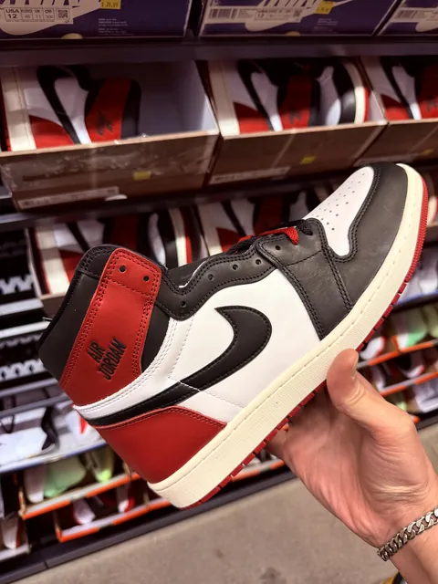 Crazy that these sat on retail stores. Insane that they’re still sitting on outlets.
