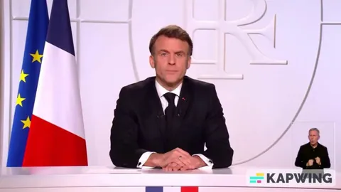 Macron offers French nuclear protection to Europe