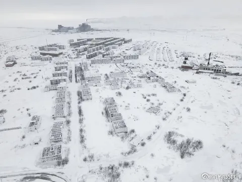 🔥Photographer Maria Passer captured the ice-covered abandoned buildings of Vorkuta, in Russia’s Komi Republic, where winter temperatures drop as low as -58°F. As residents leave the dying coal-mining city, snow and ice completely encrust former living rooms, offices, and bedrooms