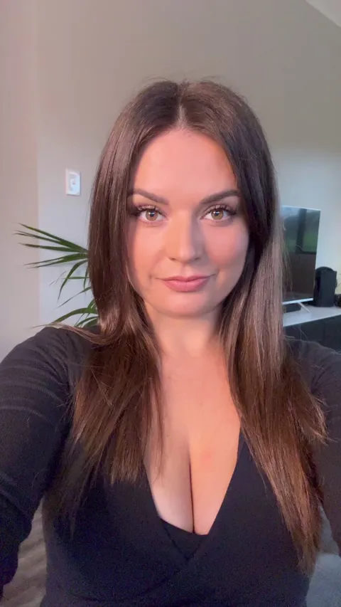 Does my mouth look inviting to you? 💦😏