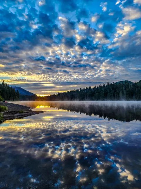 Elk Lake, Oregon [OC] [3000x4000]