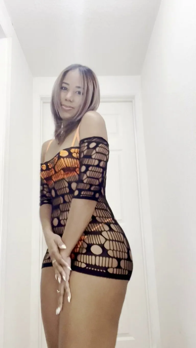 Built like a queen, carried like a crown