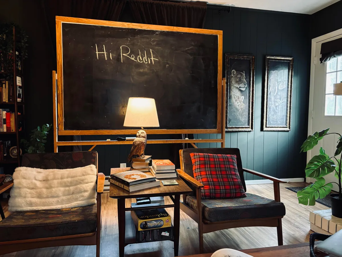 Always been my dream to have a study/library space. Finally finished.