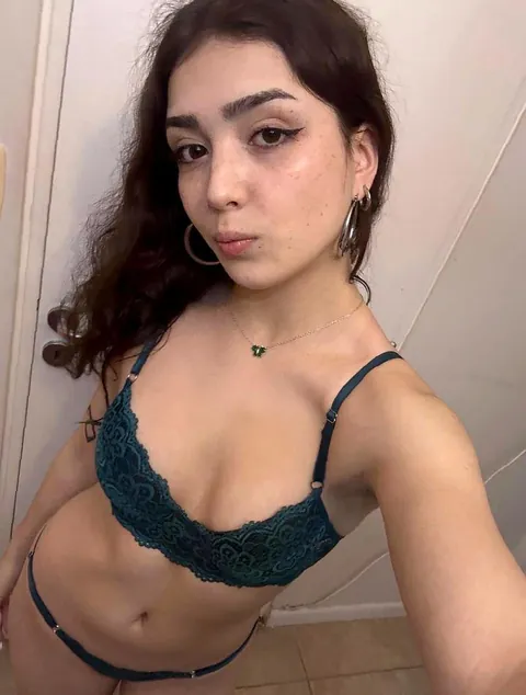 Am I hot in green F18