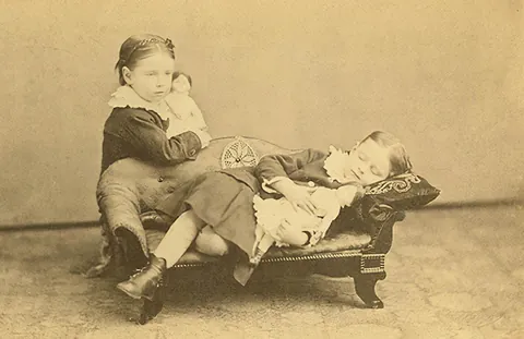 Postmortem photographs from the mid-19th century to the early 20th century showing how families preserved memories of their loved ones when photography was still a new and rare art