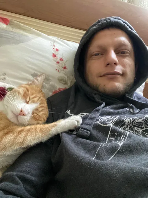 my caregiver cat -during my cancer (2022) / after my cancer (2024)