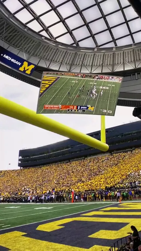 Watching a football game in Shared Reality