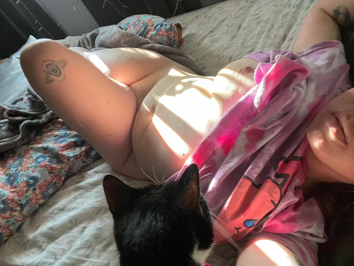 A warm breakfast for my fav dykes 💋