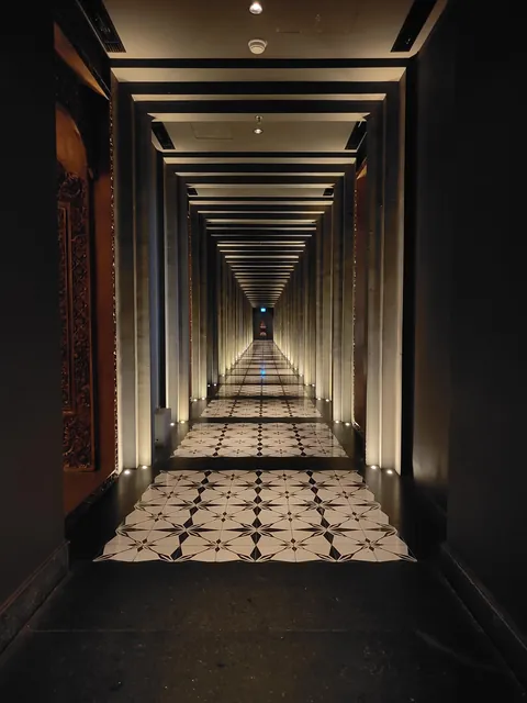 ITAP of a hotel corridor