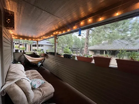 Welcome to our cozy balcony garden! 🪴🤗