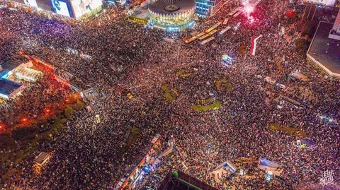 About 100,000 people take to the streets of Warsaw Poland to oppose tightened abortion law