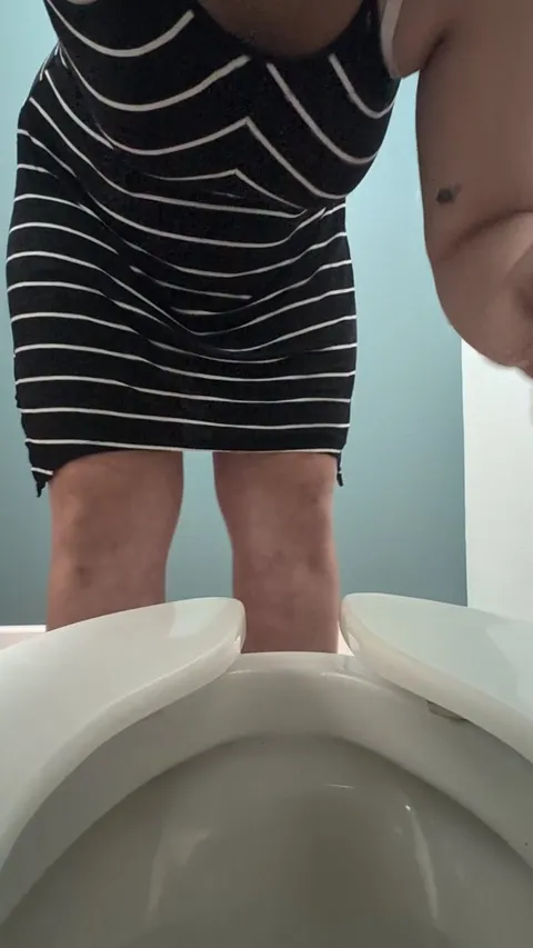 Am I dirty for showing you pisses on the clock? 😈