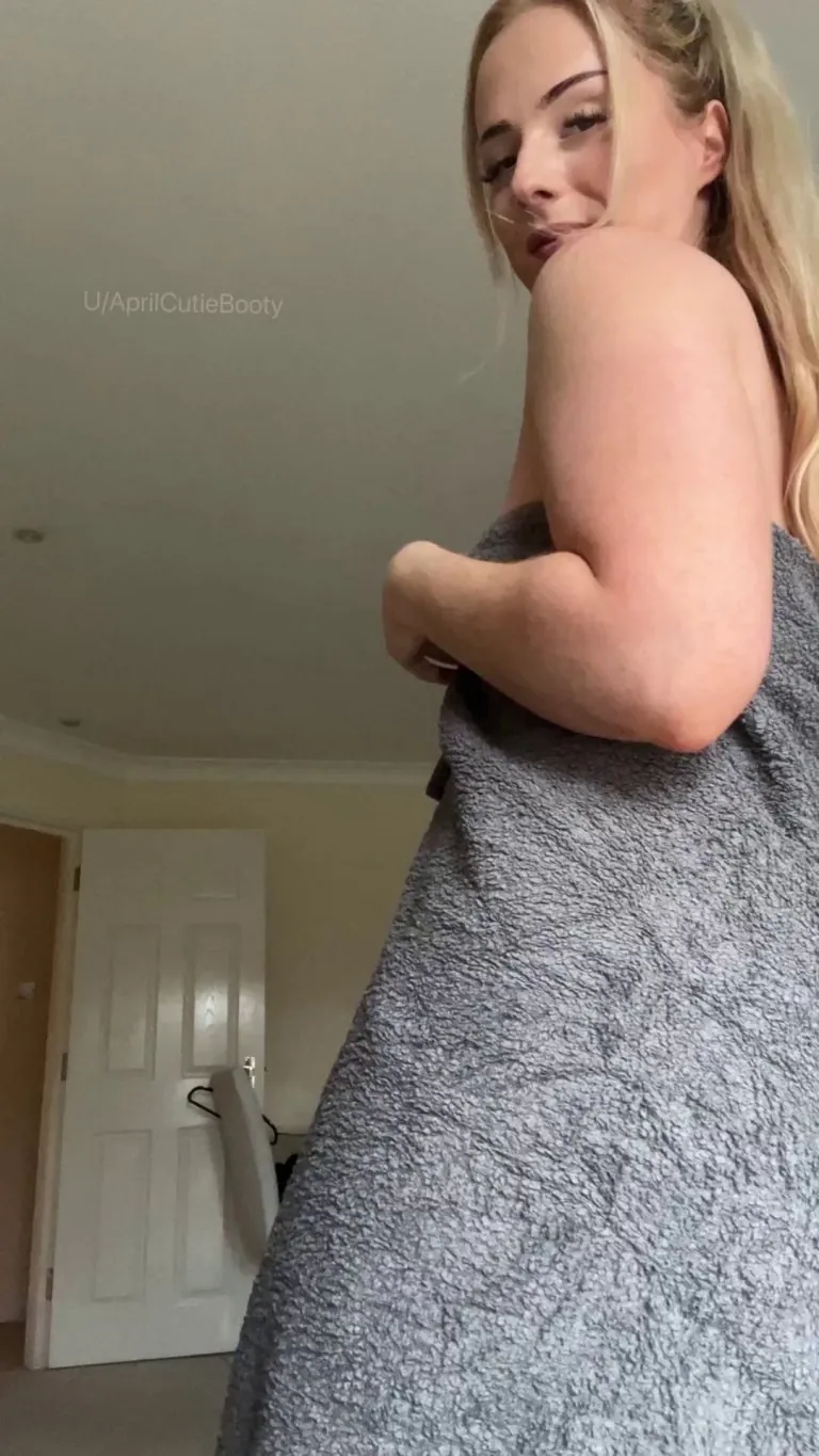 Braces &amp; a bubble butt :)