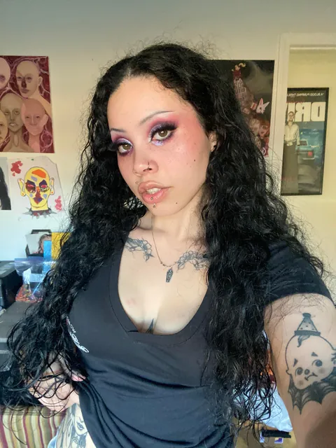 Been struggling lately so here’s a couple makeup looks I’ve done to help get my spark back💕