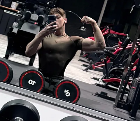 21M, never had a girlfriend despite making a lot of efforts. Make fun of me.