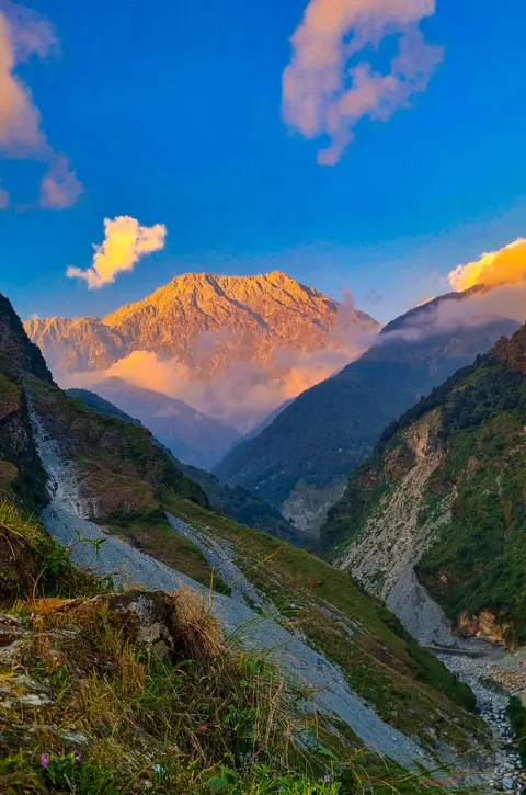 Golden Sunset at Dhauladhar Range in Dharmshala, India [OC] (1080 x 1632)